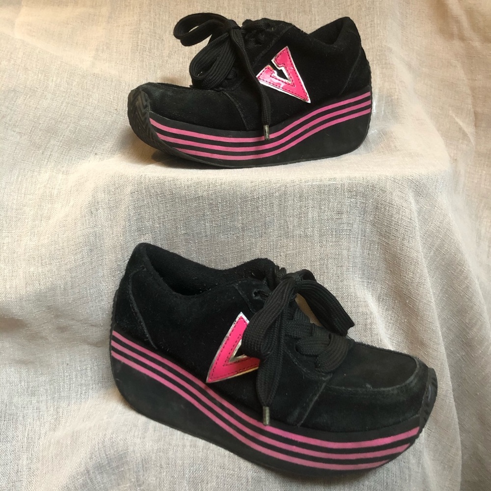 90s platform sneakers